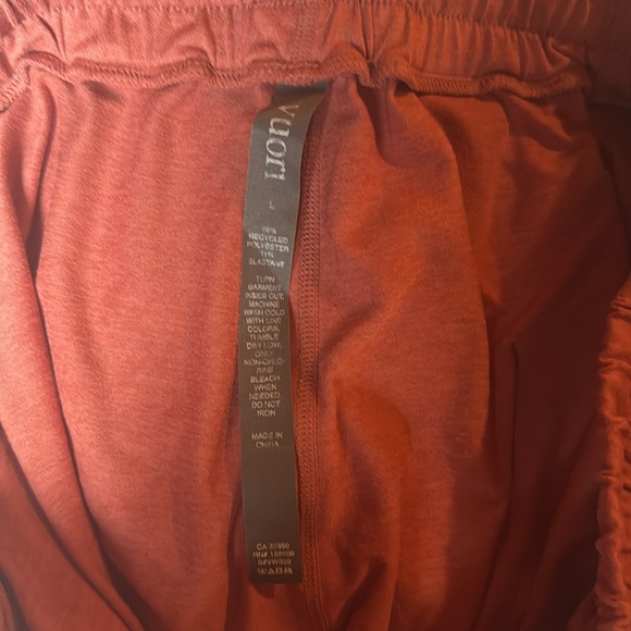 Vuori Halo Performance Shorts - Picture 2 of 7